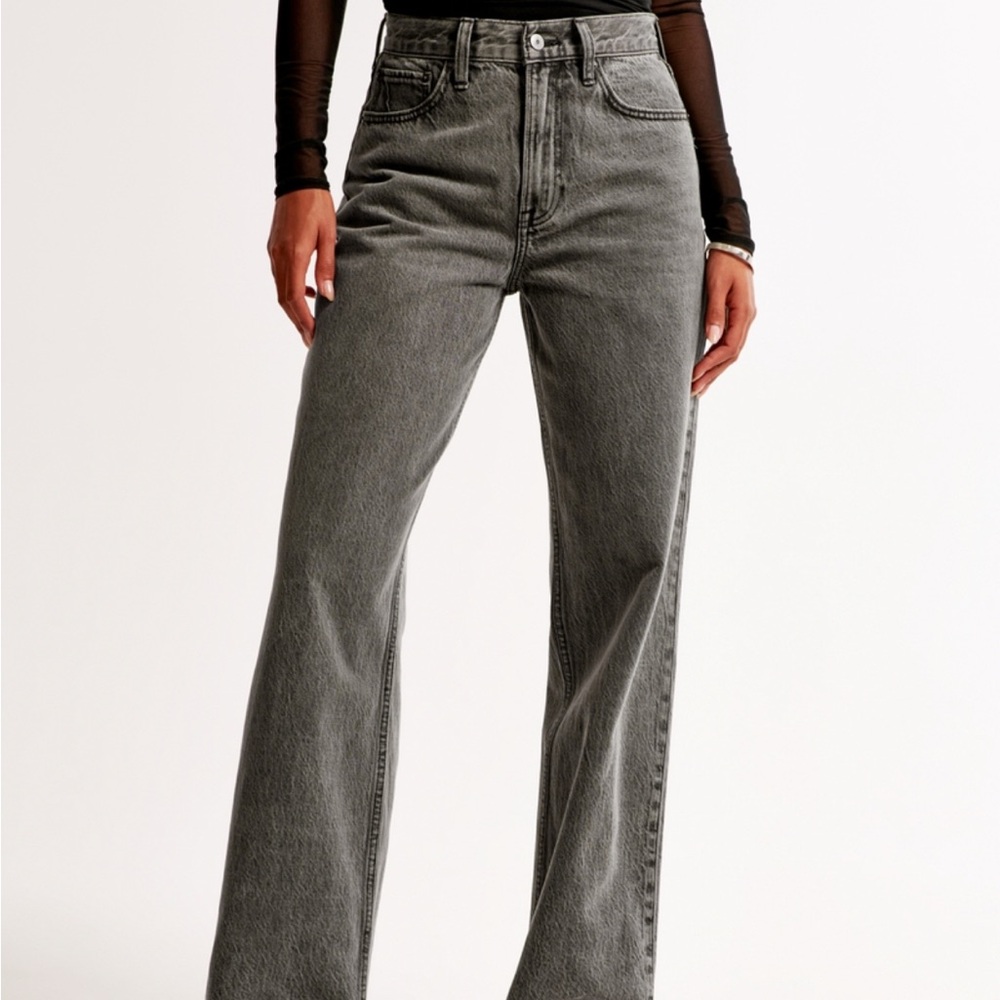Abercrombie & Fitch The 90s Straight Ultra High Rise in Gray